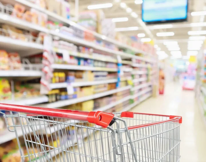 grocery-cart-in-isle-blurred-background